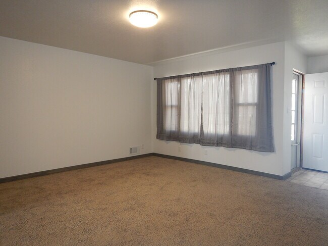 Building Photo - 607 Spruce St