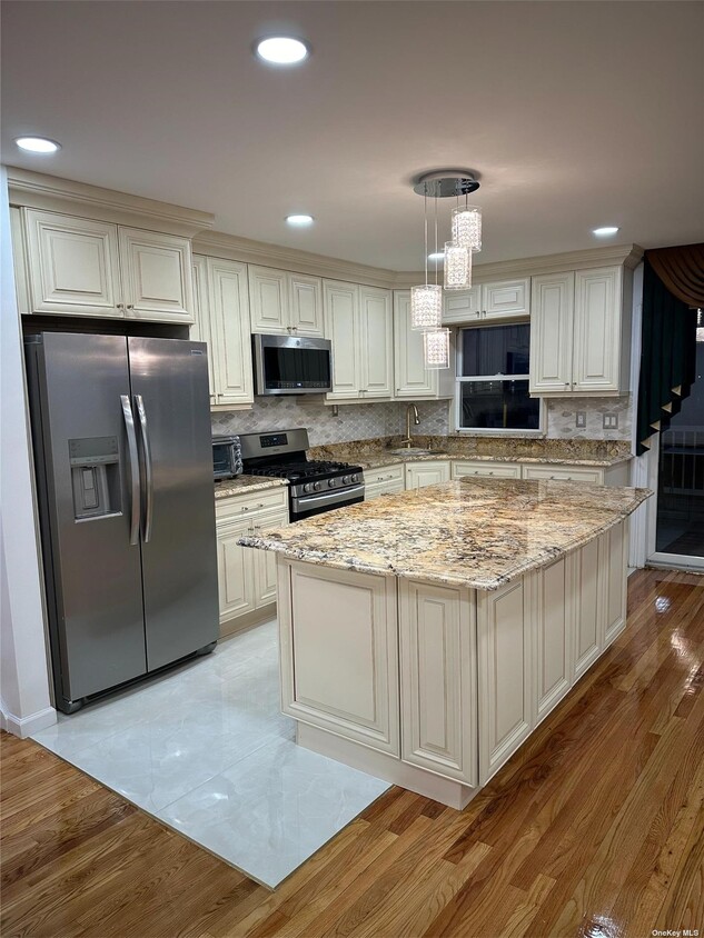 Foto principal - 109-15 Ditmars Blvd