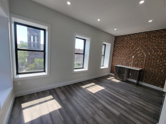 Foto del edificio - 239 Lenox Ave