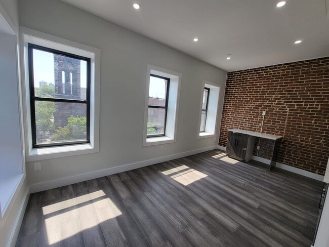 Building Photo - 239 Lenox Ave