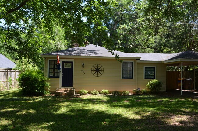 Building Photo - 208 Border Dr W