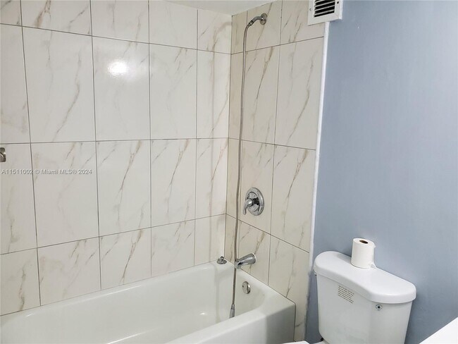 Foto del edificio - 601 Three Islands Boulevard