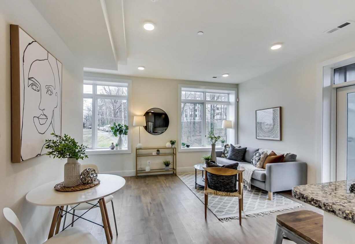Foto principal - Stunning 2 Bed plus Den/ 2 Bath! New Const...