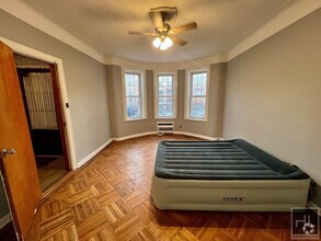 Building Photo - 3BR 1.5BA Dutch Colonial Parlor Level Floo...