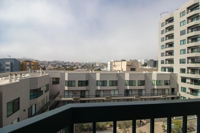 Foto del edificio - Updated One Bedroom Condo at Opera Plaza | AMSI | Alexandr Metlinski