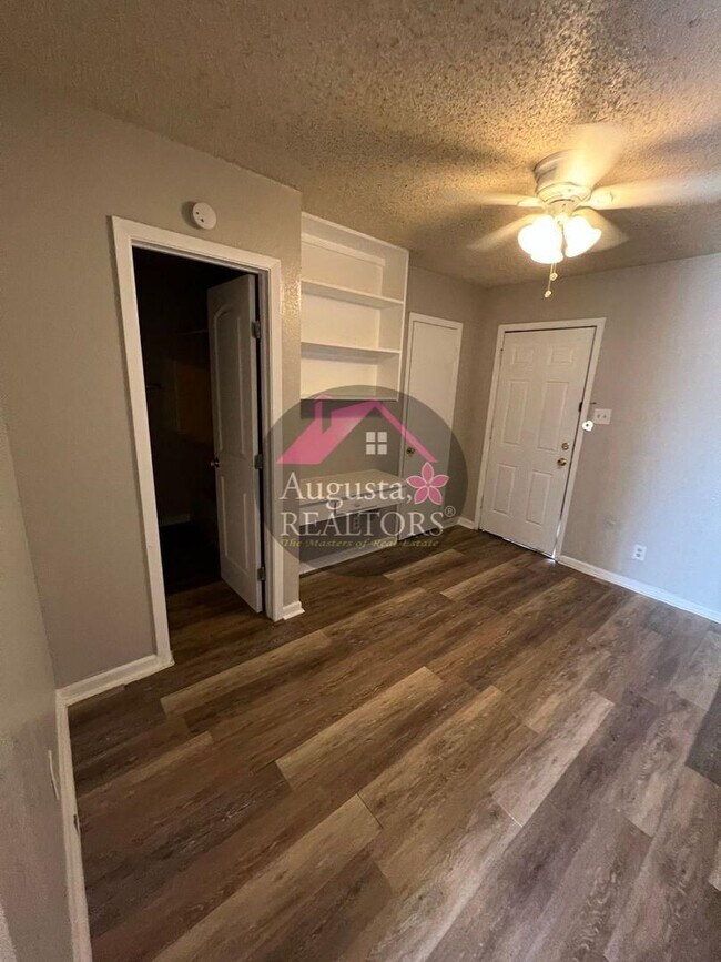 Foto del edificio - Cute Cute Cute 1 bedroom near universities!