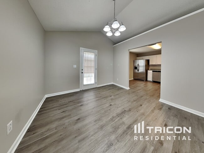 Building Photo - 207 Legend Dr