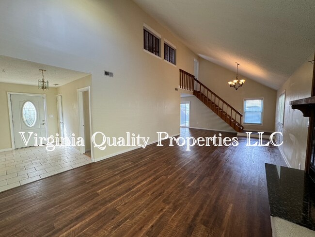 Building Photo - 5524 Glenville Cir
