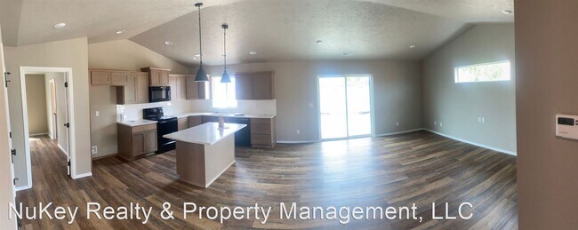 Building Photo - 3 br, 2 bath House - 10510 W. Salmonberry