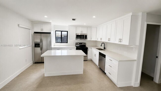 Building Photo - 14801 SW 103rd Pl