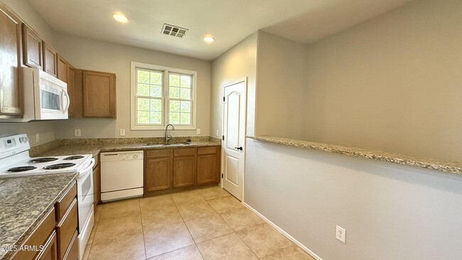 Building Photo - 1632 E Canyon Creek Dr