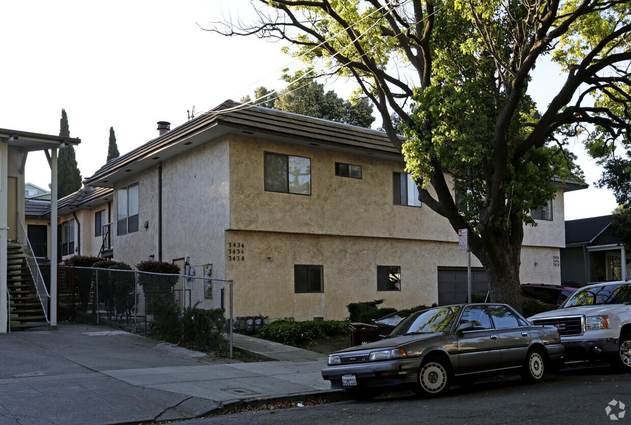 Building Photo - 3434-3438 Wilson Ave