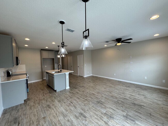 Foto del edificio - 3 BD/2.5 BA Home, Modern Elegance Meets Ev...