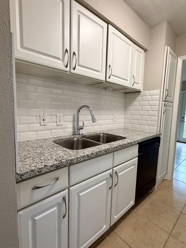 Foto del edificio - 1518 Wirt Rd