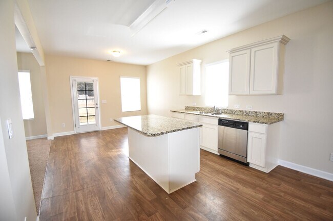 Building Photo - 5 Bedroom and 3.5 Bath Home- Bonus Room (N...