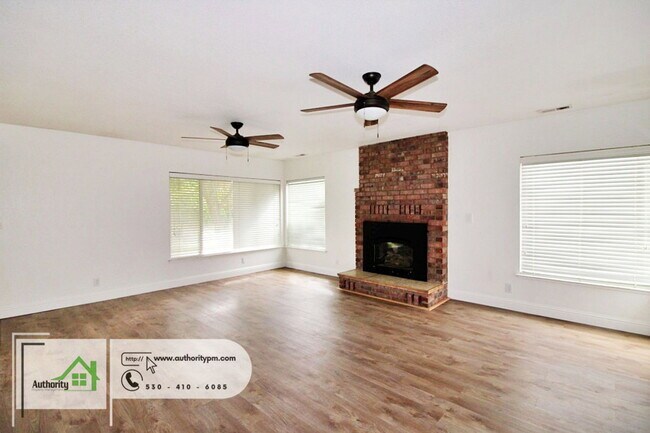 Foto del edificio - 2390 North Dr