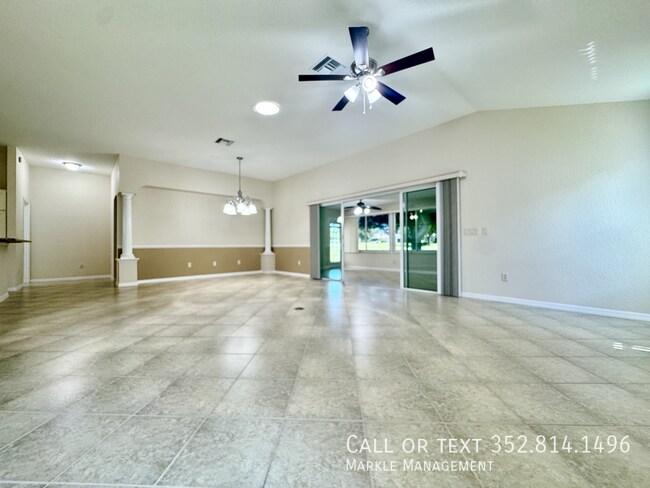 Foto del edificio - 487 Thistledown Way