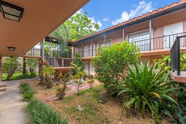 Foto del edificio - 10832 N Kendall Dr