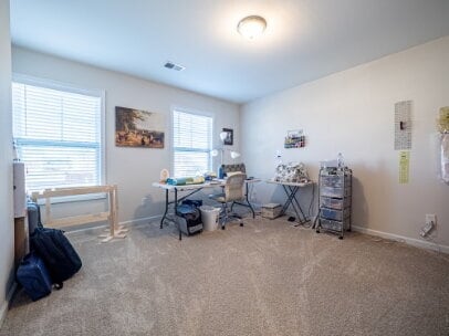 Building Photo - HUGE Owner's Suite!