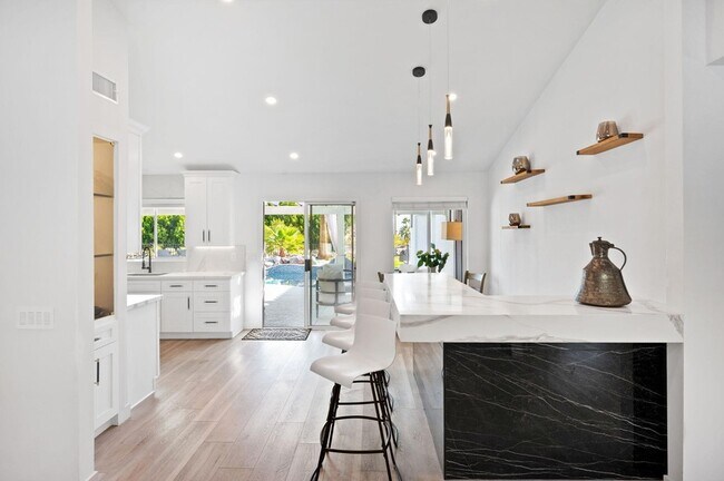 Foto del edificio - 2380 N Leonard Rd