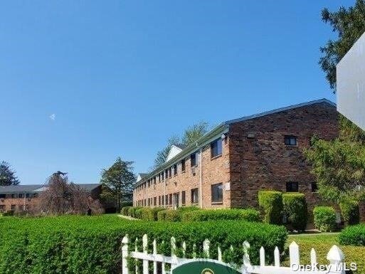 Building Photo - 9 Brentwood Rd