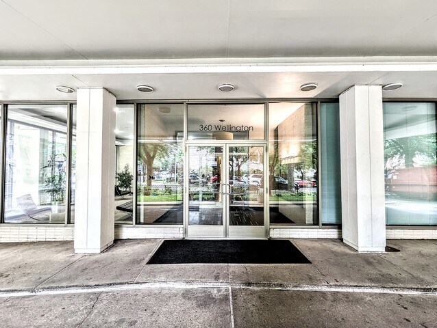 Foto del edificio - 360 W Wellington Ave