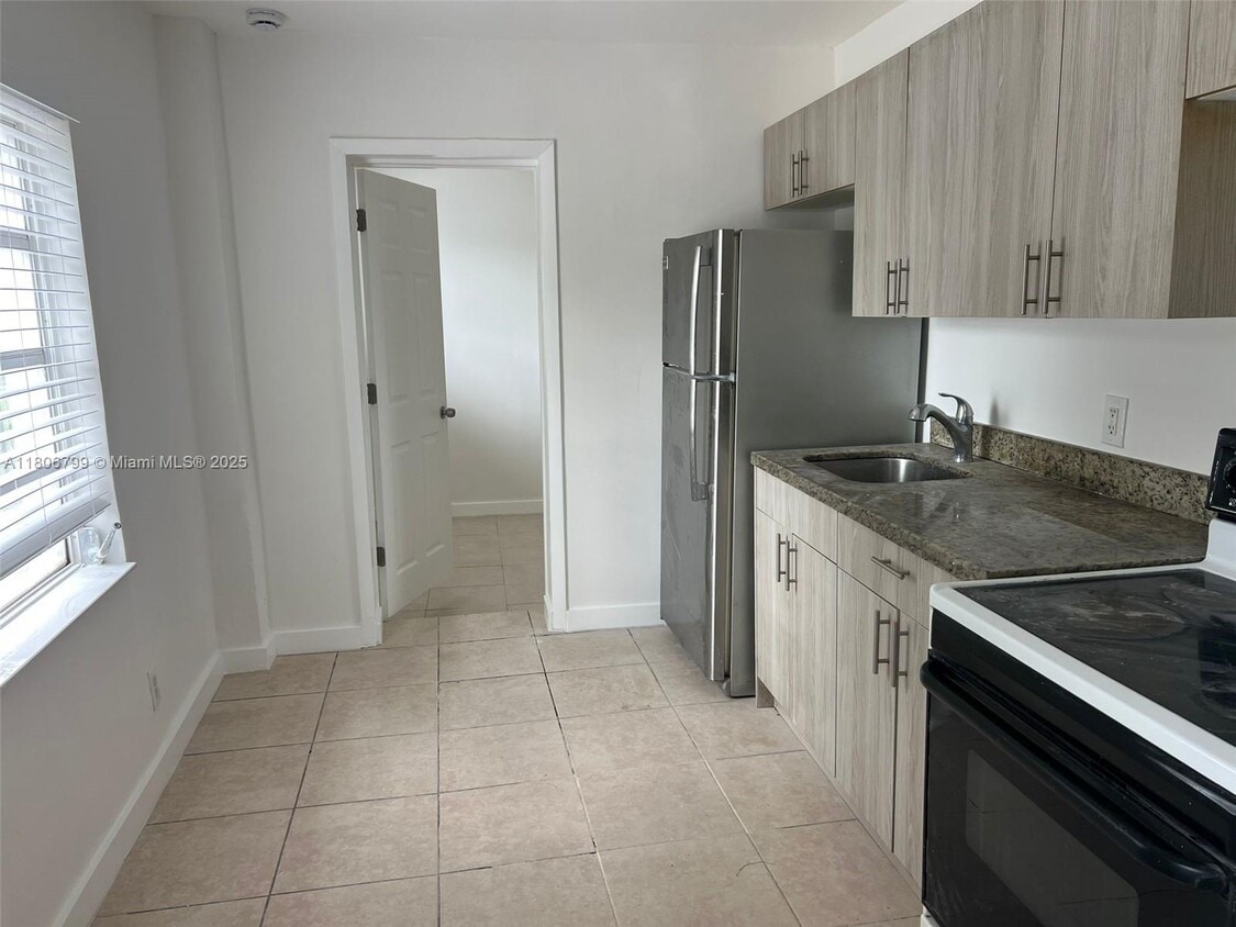 Primary Photo - 4245 NW 24th Ave