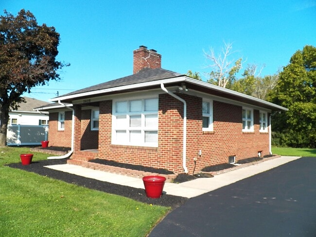 Building Photo - 2628 Ridgeway Ave