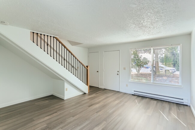 Building Photo - 1051 Birchwood Dr