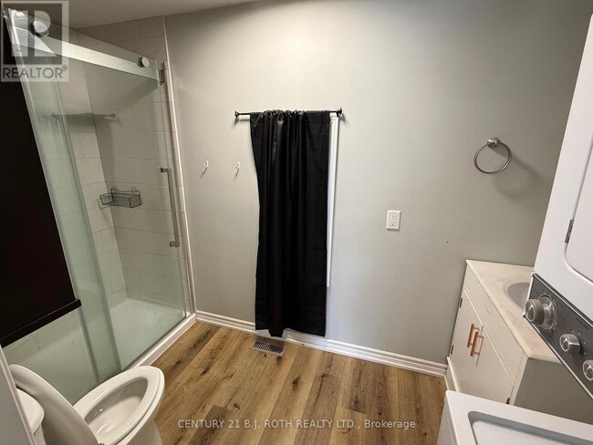 Building Photo - 22 Caroline St