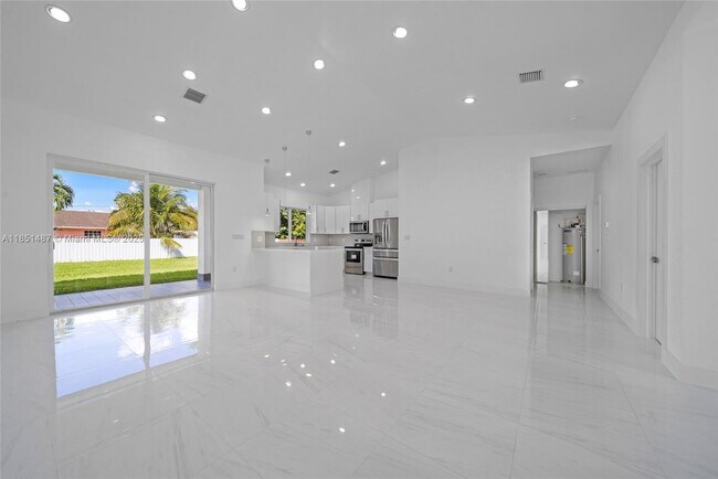 Foto del edificio - 15620 NW 39th Ct