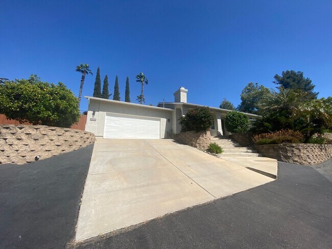 Foto del edificio - Beautiful 5 Bed, 2 Bath with Large Yard in Mount Helix!!