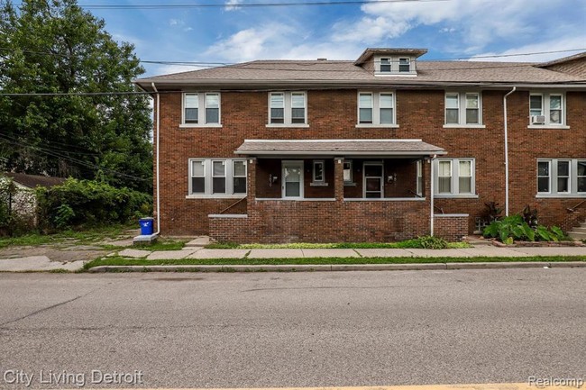 Building Photo - 362 Belmont St