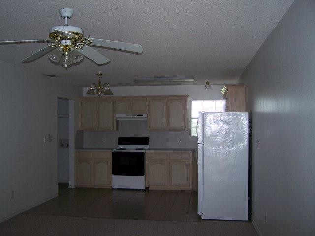 Building Photo - 1521 Oasis Dr