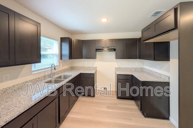 Foto del edificio - 6052 Redpoll Ave