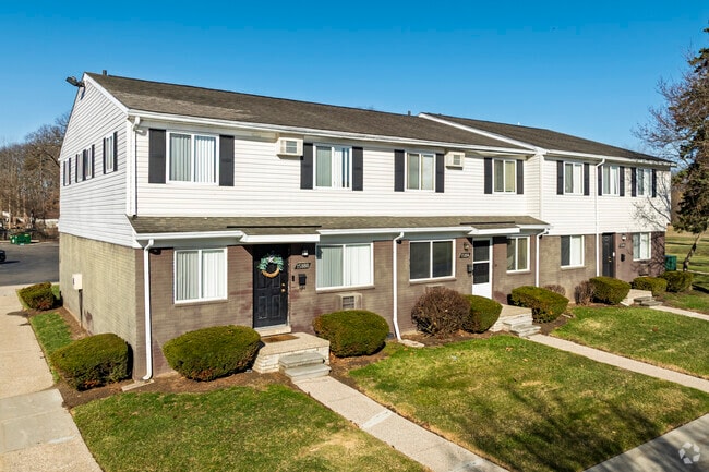 Building Photo - The Springs