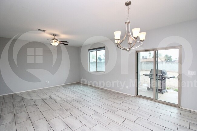 Foto del edificio - 7115 W Solano Dr S