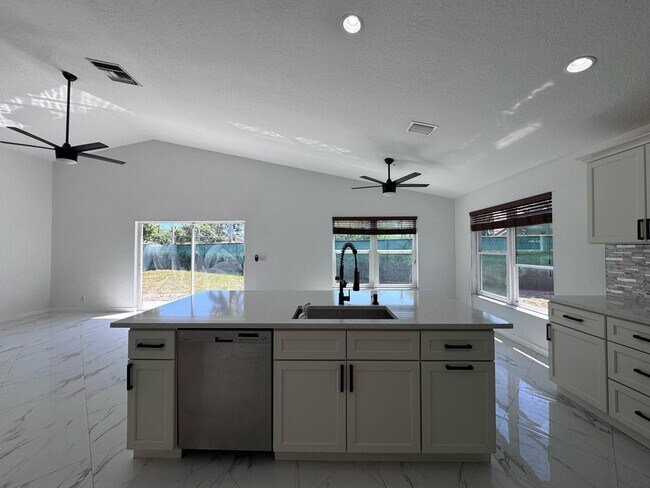 Foto del edificio - 240 Malibu Cir