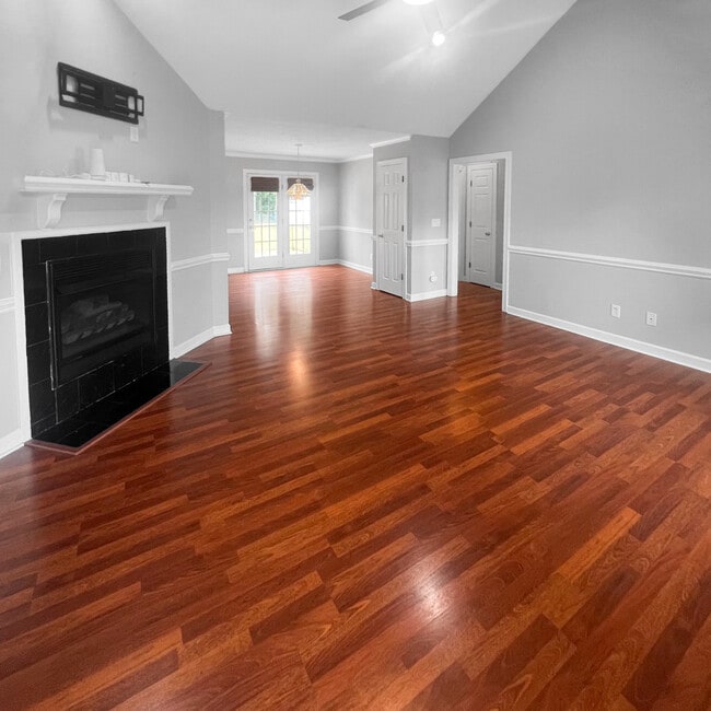 Foto del edificio - 1676 Crawfords Pointe Dr