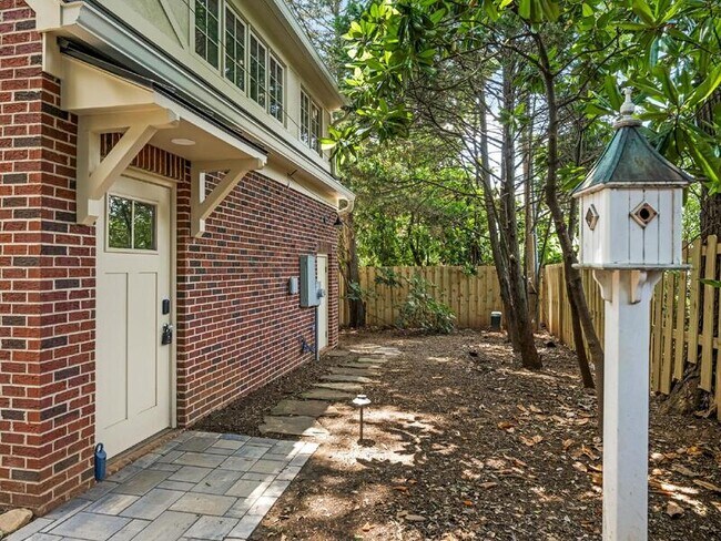 Foto del edificio - 1105 Ordermore Ave