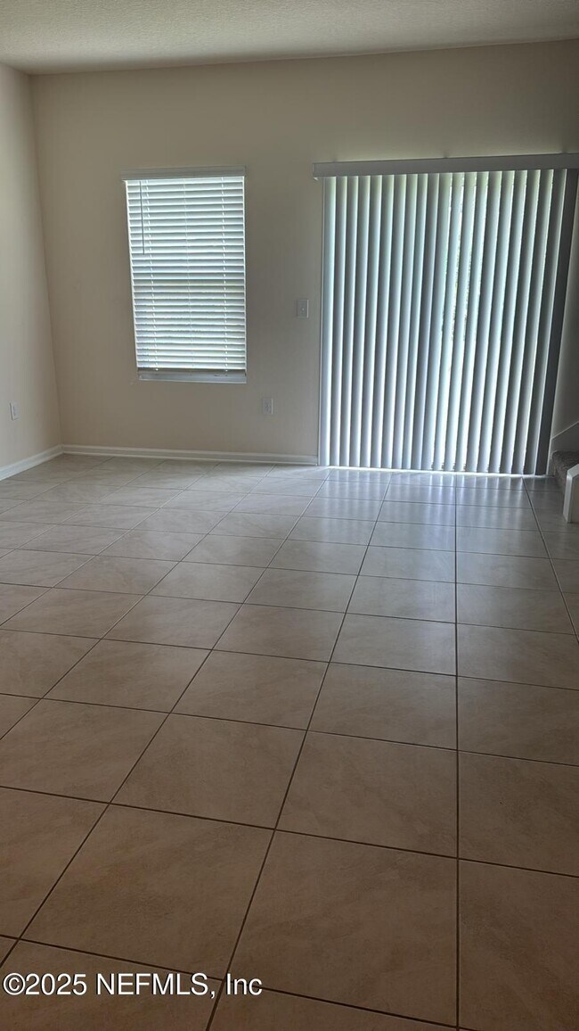 Foto del edificio - 9607 Mira Loma Dr
