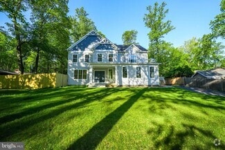 Building Photo - 5604 Clermont Dr