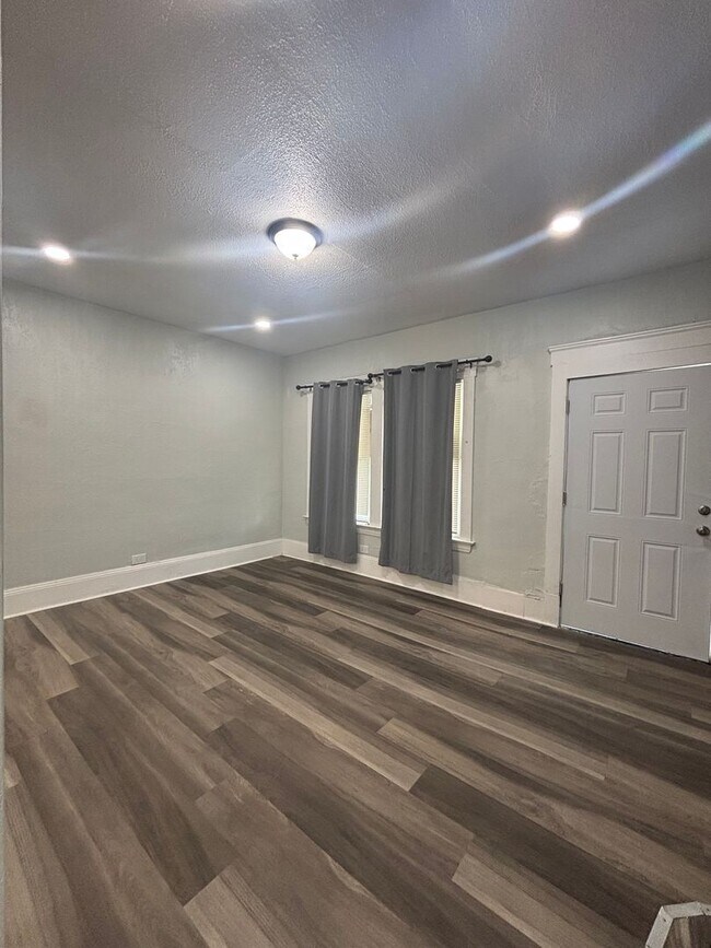 Foto del edificio - 13721 Beachwood Ave