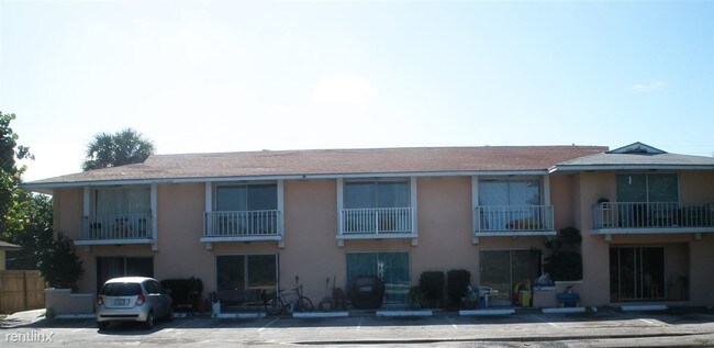 Building Photo - 2305 Tamarind Dr