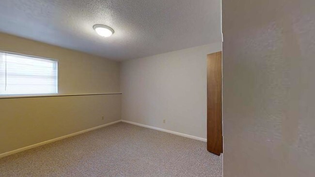 Building Photo - Lee Crest Apartments