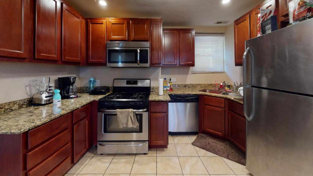Primary Photo - 3851 W Hirsch ave GE, Chicago, IL 60651