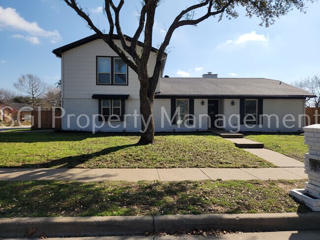 Foto del edificio - Gorgeous home with pool ready for move in