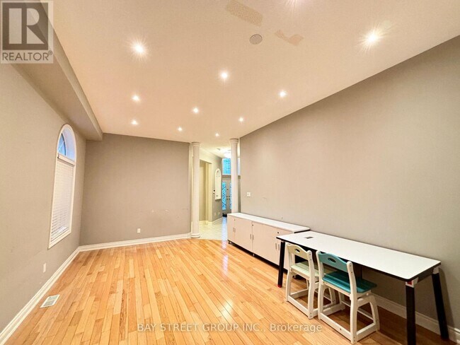 Photo du bâtiment - 69 Princeton Ave