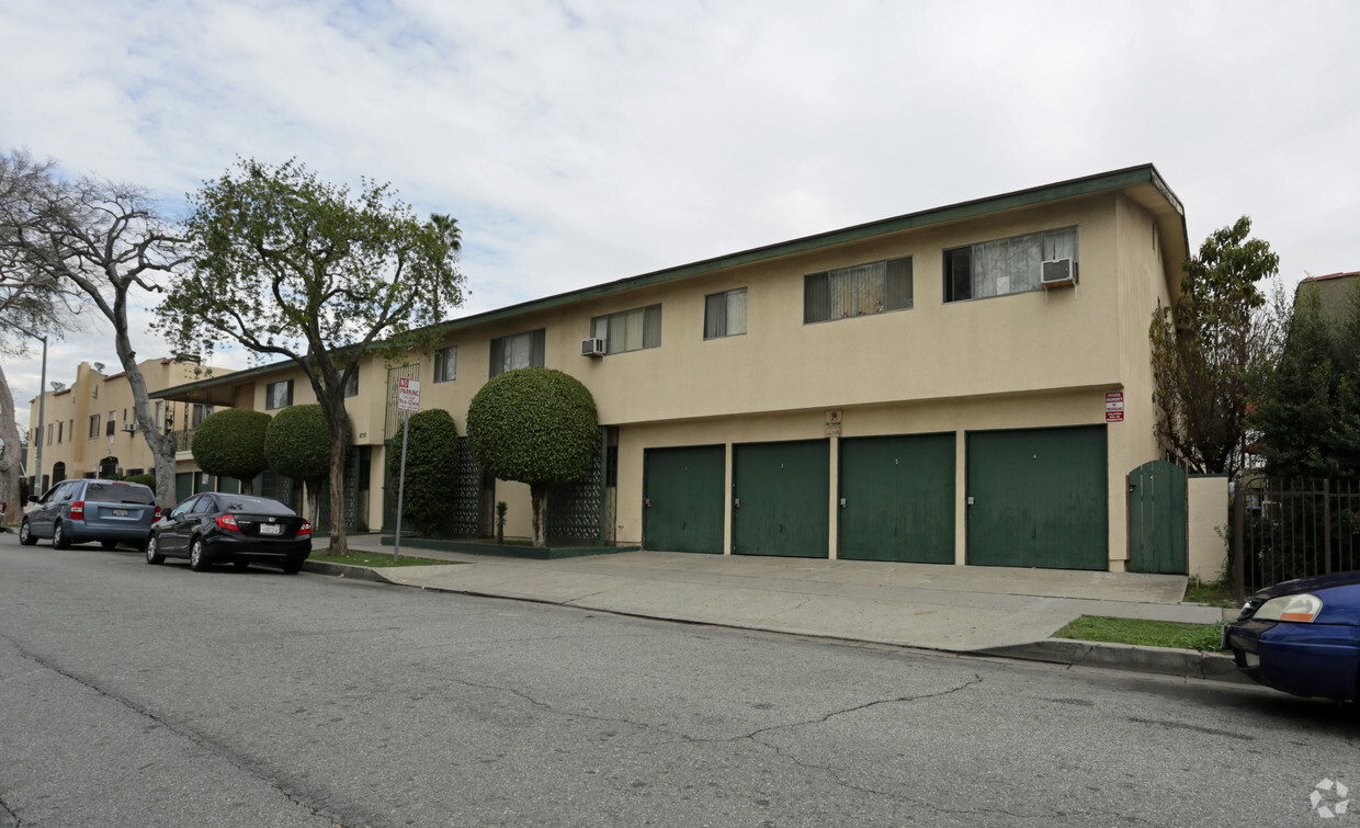 Foto principal - 6730-6800 Marbrisa Ave