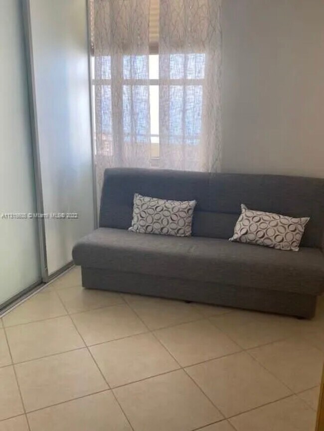 Foto del edificio - 3180 S Ocean Dr